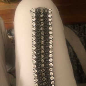 Studded line bracelet with Swarovski crystal